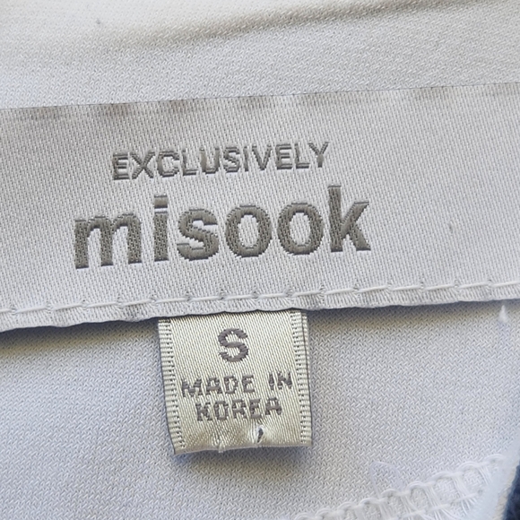 EXCLUSIVELY MISOOK Women's Top Small Black White Two Tone Classic Professional - Picture 3 of 8